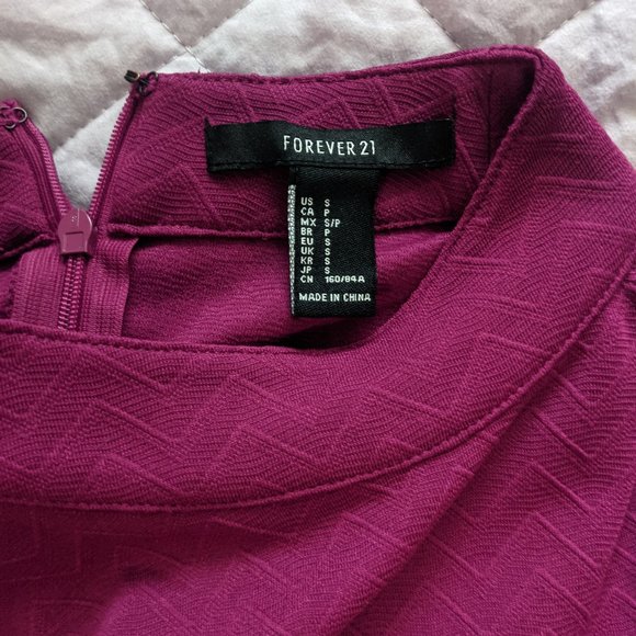 Textured collared sleeveless dress - Picture 3 of 3